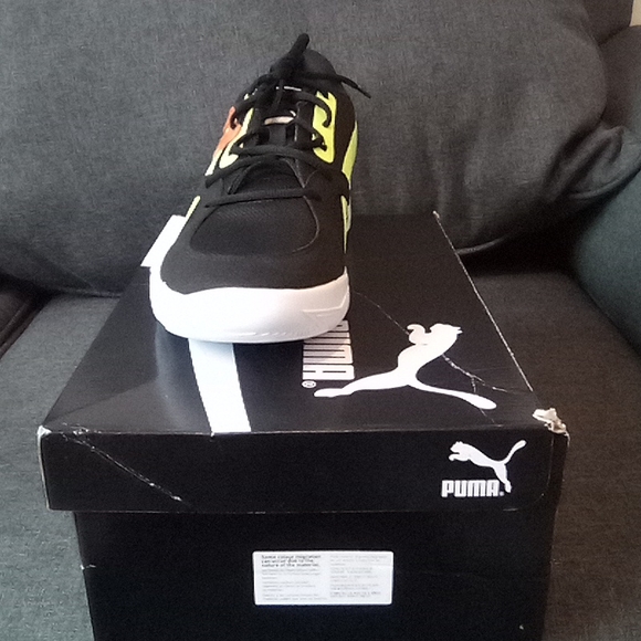 PUMA TRC BLAZE COURT SIZE 11.5 ( puma black - cherry tomato) - Picture 3 of 5